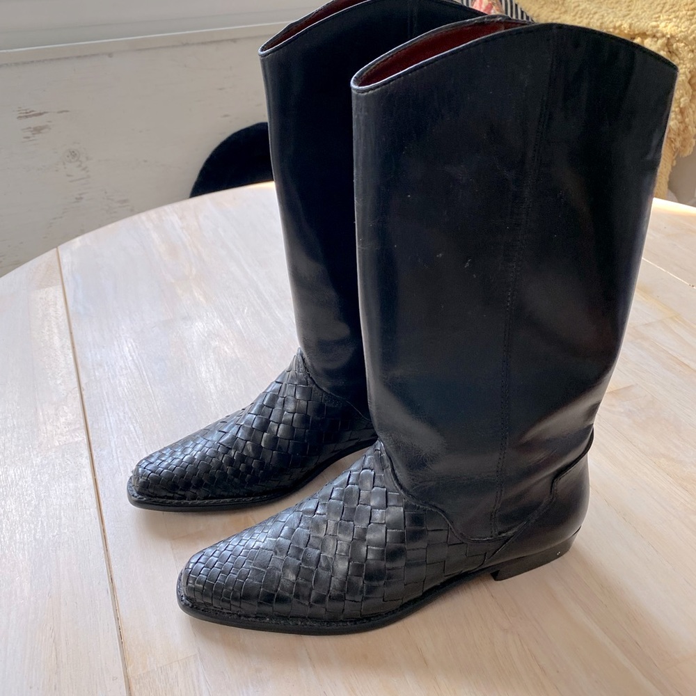 Black cowboy boots perfect for your next NashBash.